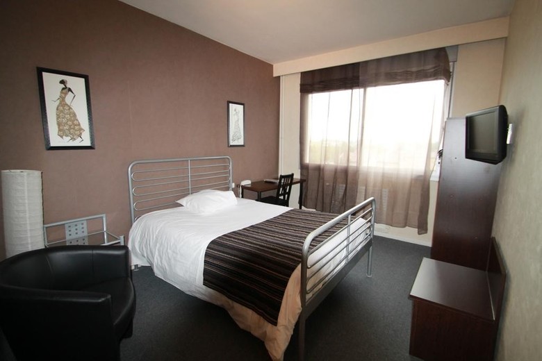 Hostal Adonis Lyon Est Artys H�tel