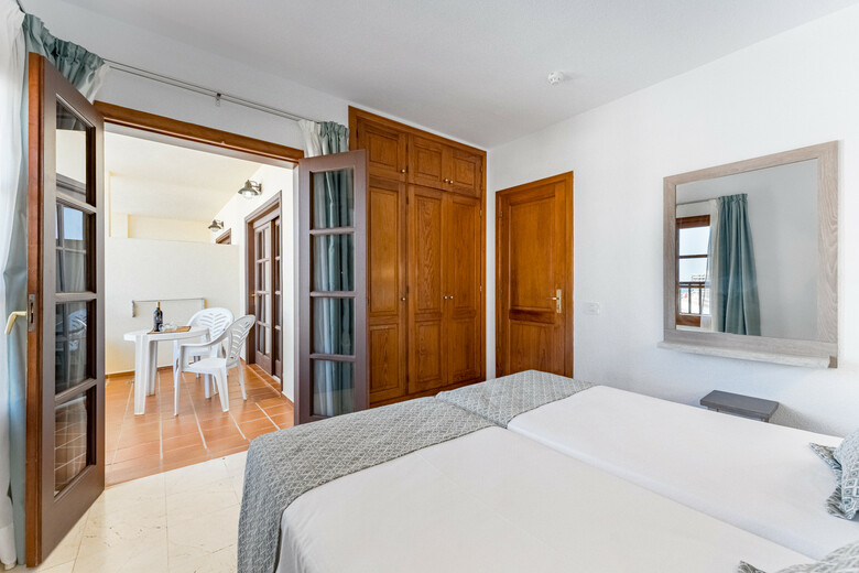 Klayman Olivina Aparthotel