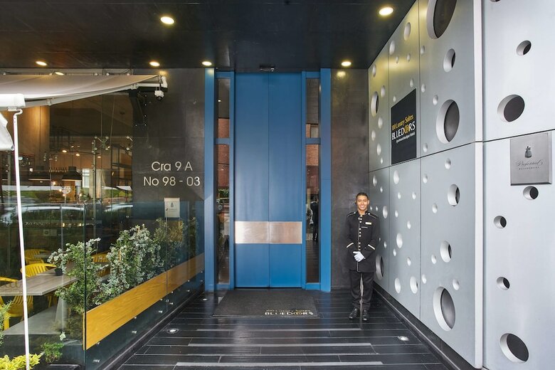 Hotel 100 Luxury Suites
