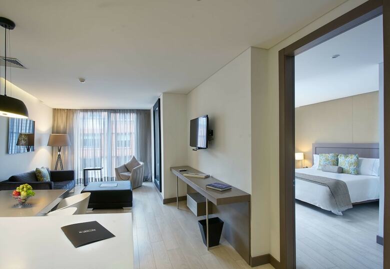 Hotel 100 Luxury Suites