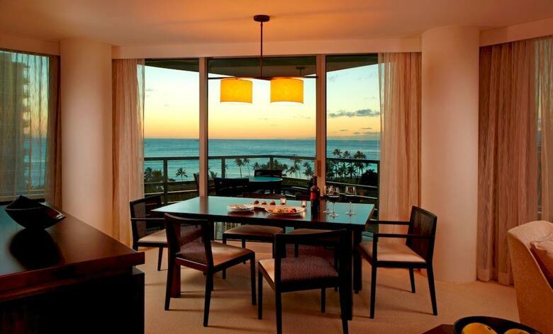 Trump International Hotel Waikiki Beach Walk
