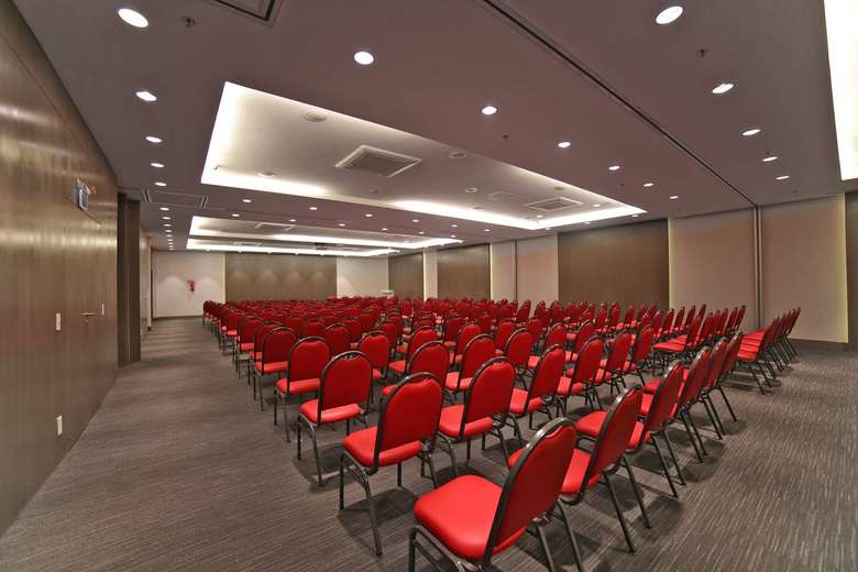 Hotel NH Curitiba The Five