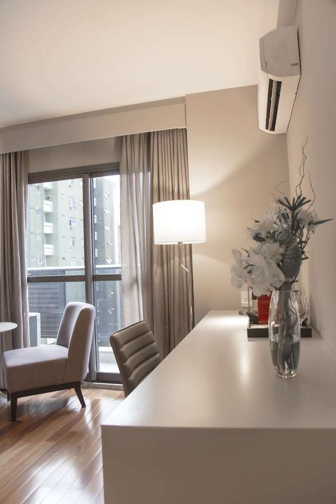 Hotel NH Curitiba The Five