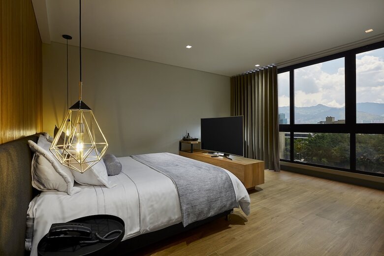 14 Urban Hotel