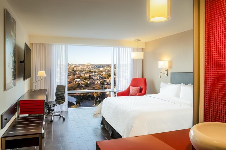 Hotel Fiesta Inn Express Quer�taro Constituyentes