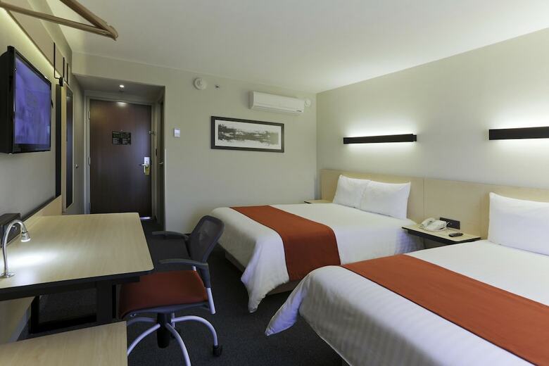 Hotel City Express Plus Guadalajara Expo