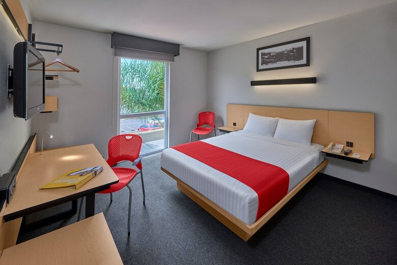 Hotel City Express Plus Guadalajara Expo