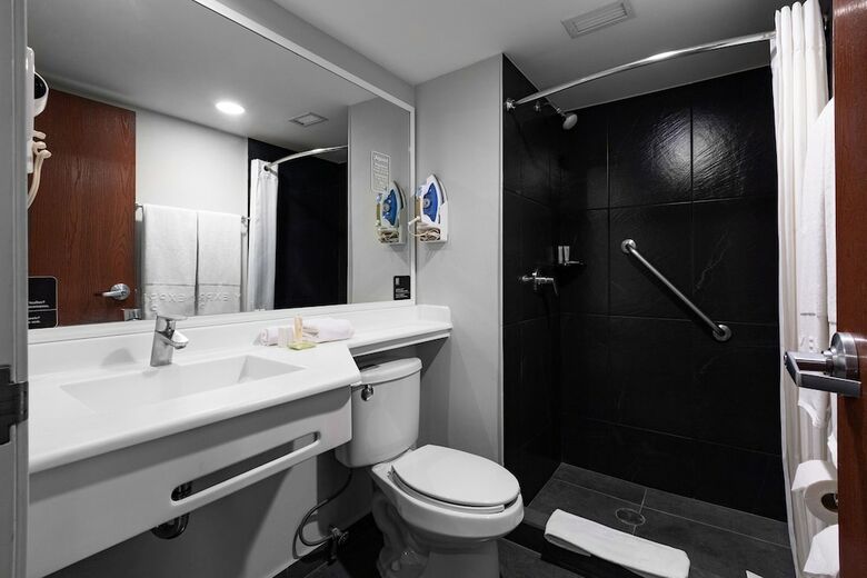 Hotel City Express Plus Guadalajara Expo