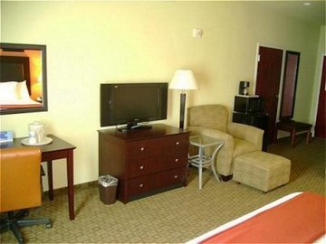 Holiday Inn Express Hotel & Suites Alexandria