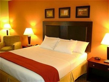 Holiday Inn Express Hotel & Suites Alexandria