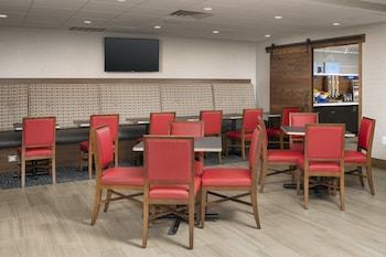 Holiday Inn Express Hotel  Suites Annap