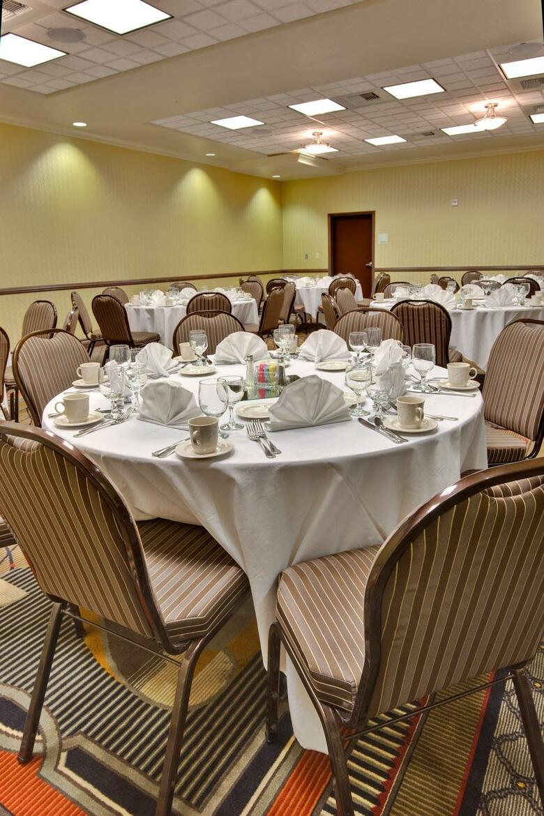 Holiday Inn Hotel & Suites Bakersfield North