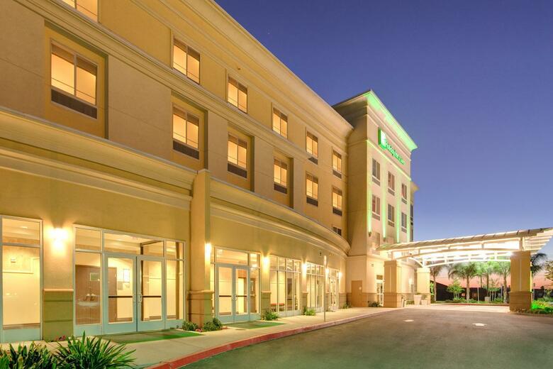 Holiday Inn Hotel & Suites Bakersfield North