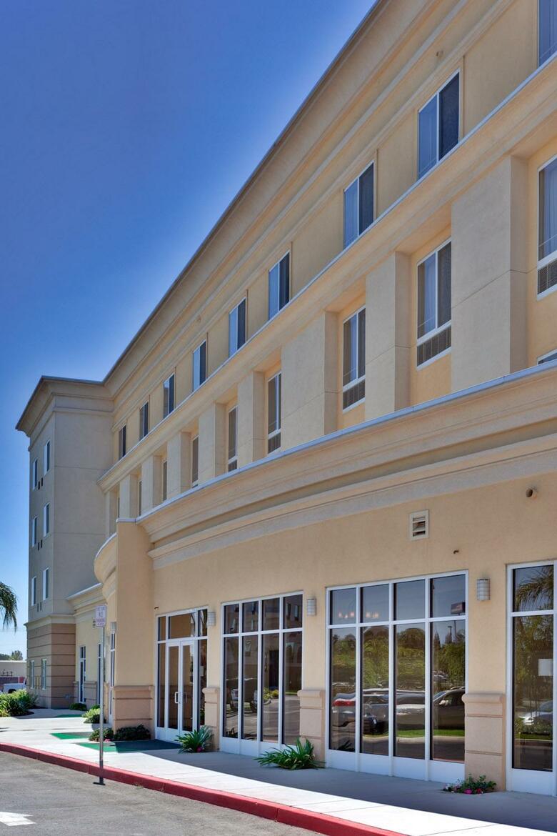 Holiday Inn Hotel & Suites Bakersfield North