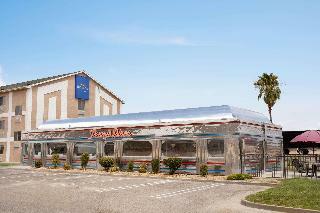 Hotel Baymont By Wyndham Yermo