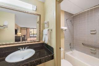 Hotel Super 8 By Wyndham Montgomery