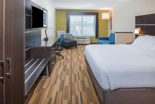 Holiday Inn Express Hotel & Suites Bismarck