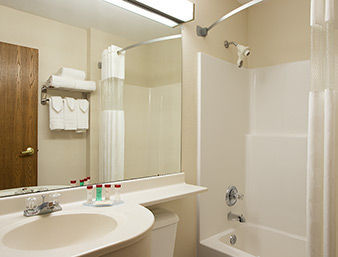 Hotel Ramada Limited And Suites Bloomington