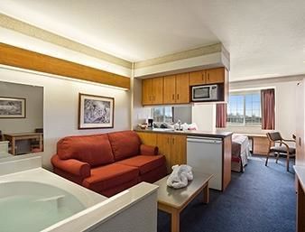 Hotel Ramada Limited And Suites Bloomington