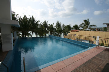 Hotel Crown Regency Beach