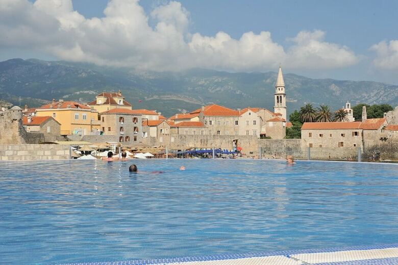 Hotel Avala Resort & Villas