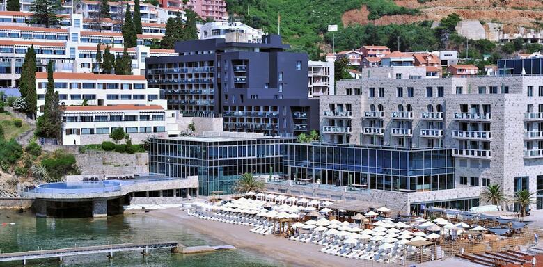 Hotel Avala Resort & Villas