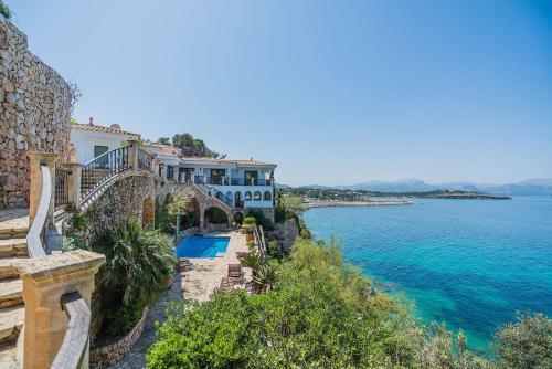 Alcudia Villa Sleeps 8 Pool Wifi