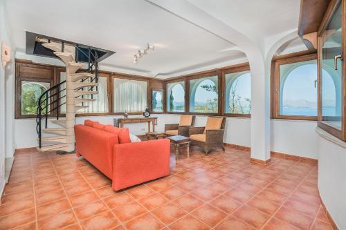 Alcudia Villa Sleeps 8 Pool Wifi