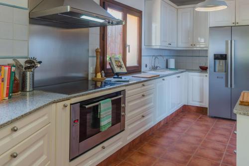 Alcudia Villa Sleeps 8 Pool Wifi