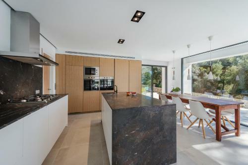 Brand New Luxury Villa Infinity Pool & Views