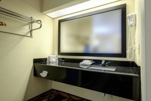 Ramada Limited Chattanooga Hot