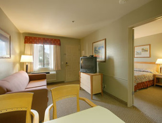 Hotel Ramada Carlsbad By The Sea