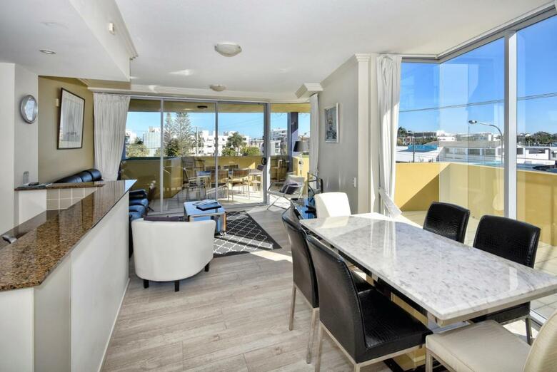 Hotel Pumicestone Blue