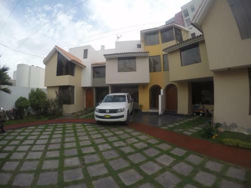 Yovana�s House
