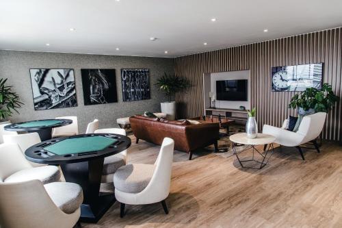 Luxury Apartment With Pool