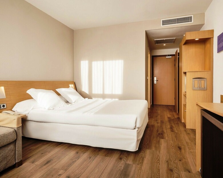 Hotel Ilunion Valencia 4