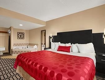 Ramada Plaza Fargo Hotel And C