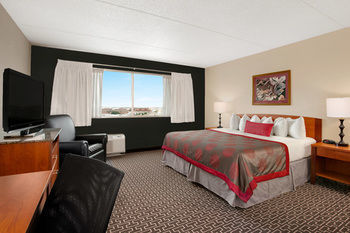 Ramada Plaza Fargo Hotel And C