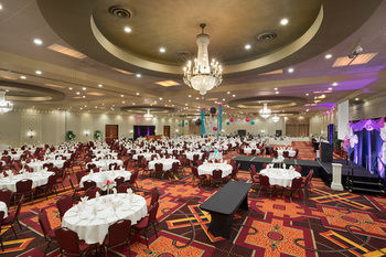 Ramada Plaza Fargo Hotel And C