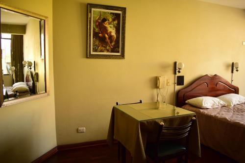 Hotel Hostal La Villa Inn