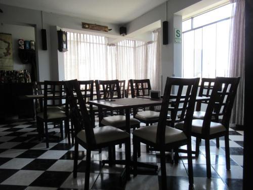 Hotel Hostal La Villa Inn