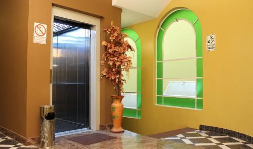 El Conde Hotel