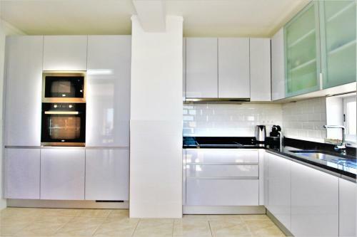 Topfloor Apartment With Exclusive Sea View