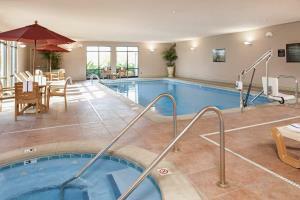 Hotel Hampton Inn & Suites Grand Rapids-airport 28th St