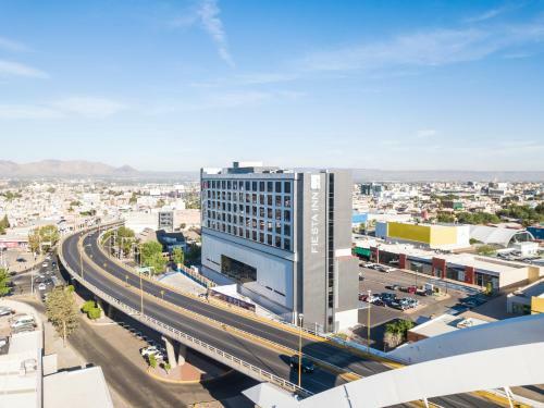 Hotel Fiesta Inn Aguascalientes Patio