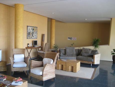 Apartamentos Amadores Beach