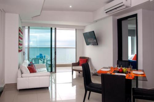 Apartamento Modern 2 Bedroom Beachfront Condo