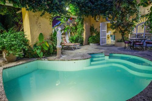 Charming Old City 4 Bedroom Chateau