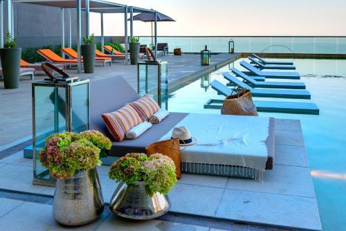 2 Bedroom Luxury Apartment On The Beach