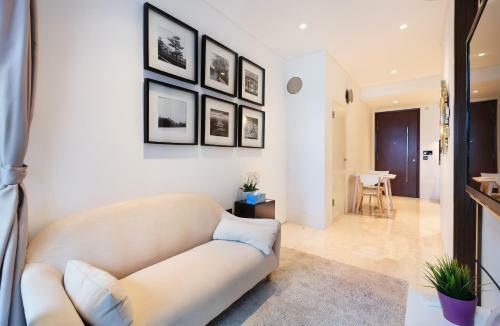 Marina Bay Area Balcony Apartment